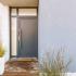 grass-in-pot-and-wooden-path-in-front-of-front-doo-A2UU964.jpg